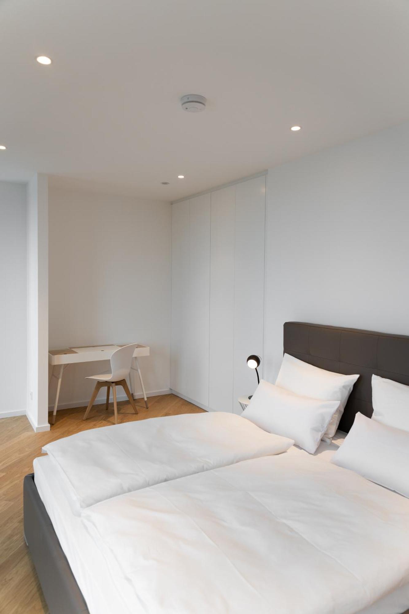 Stuttgarter Tor - Apartments 罗伊特林根 客房 照片